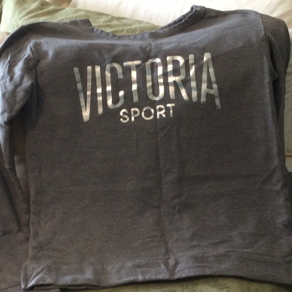 Victoria Sport Sweatshirt size M
